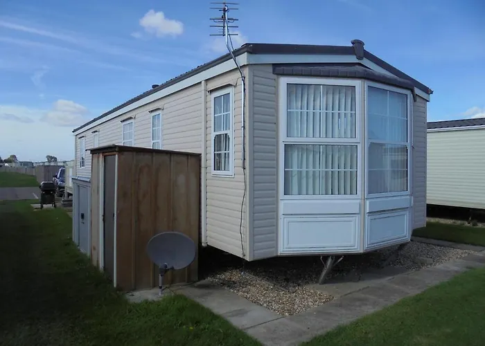 Golden Anchor : Ovation 4 Berth, Wrap Around Decking