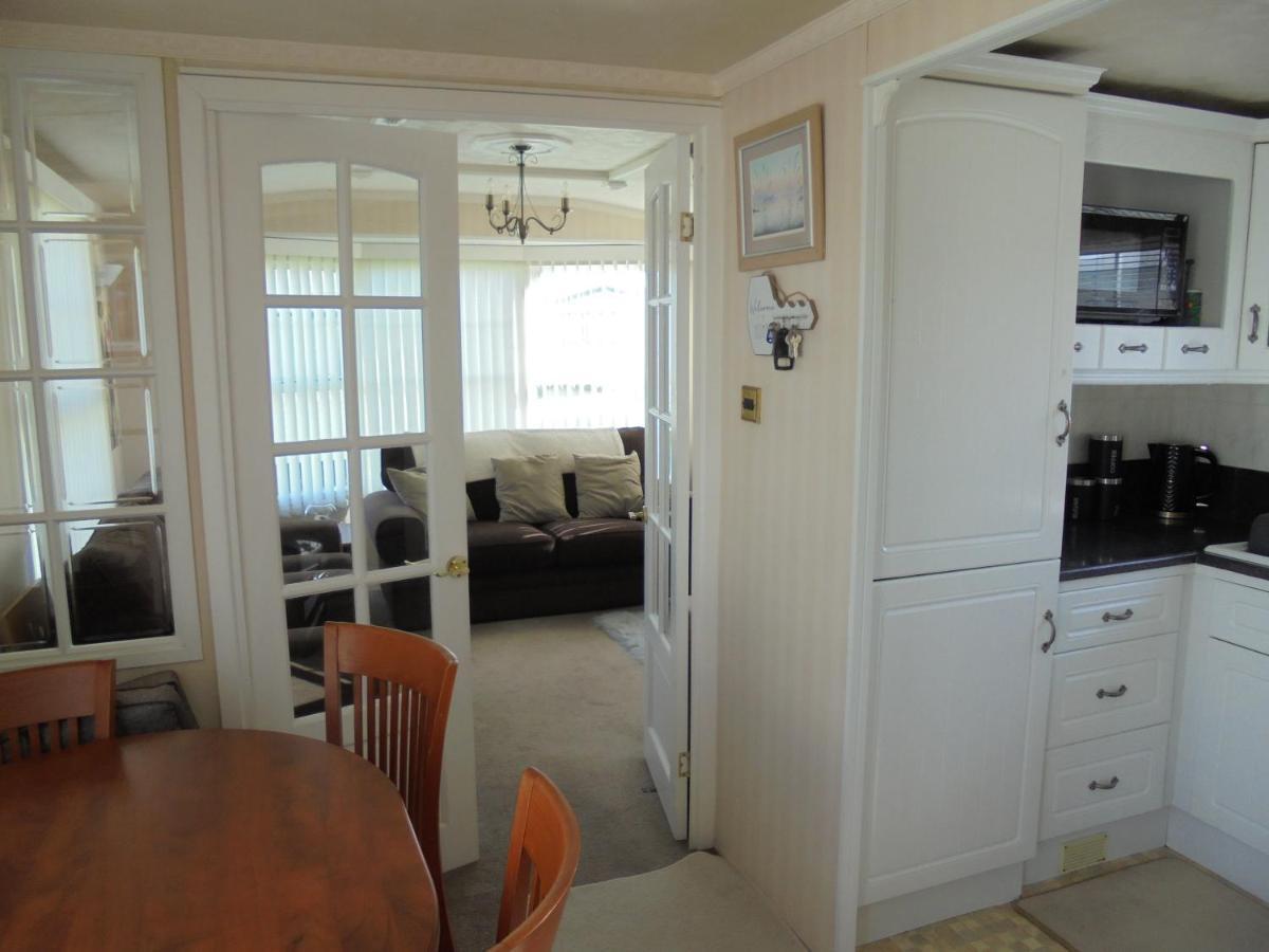 Golden Anchor : Ovation 4 Berth, Wrap Around Decking Apartment Chapel Saint Leonards