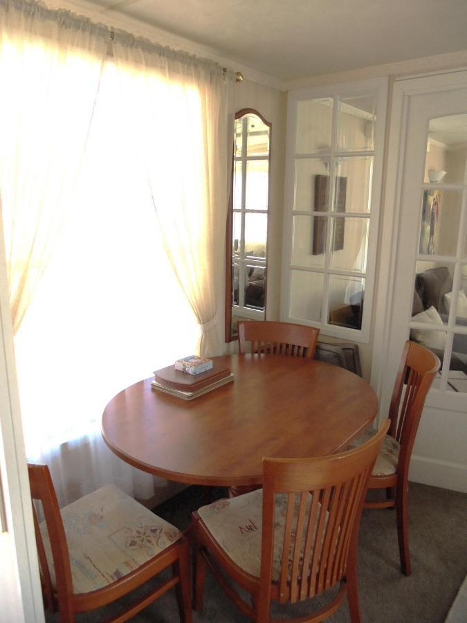 Golden Anchor : Ovation 4 Berth, Wrap Around Decking Apartment