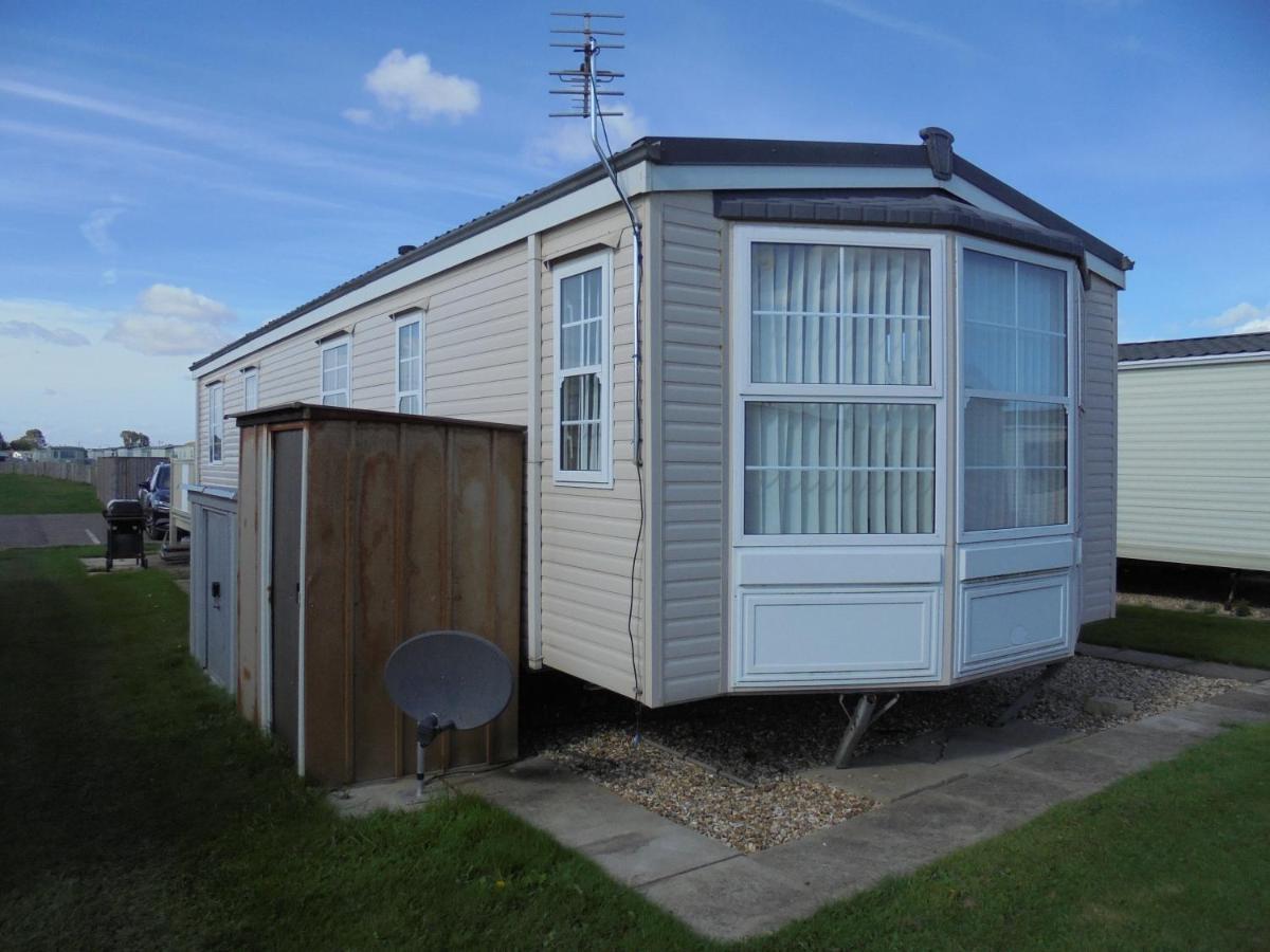 Apartment Golden Anchor : Ovation 4 Berth, Wrap Around Decking