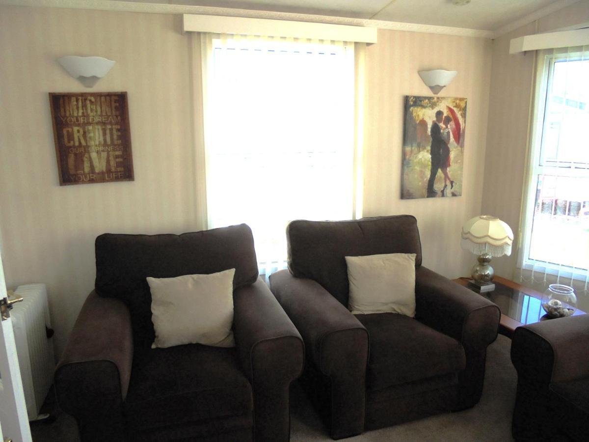 Apartment Golden Anchor : Ovation 4 Berth, Wrap Around Decking *