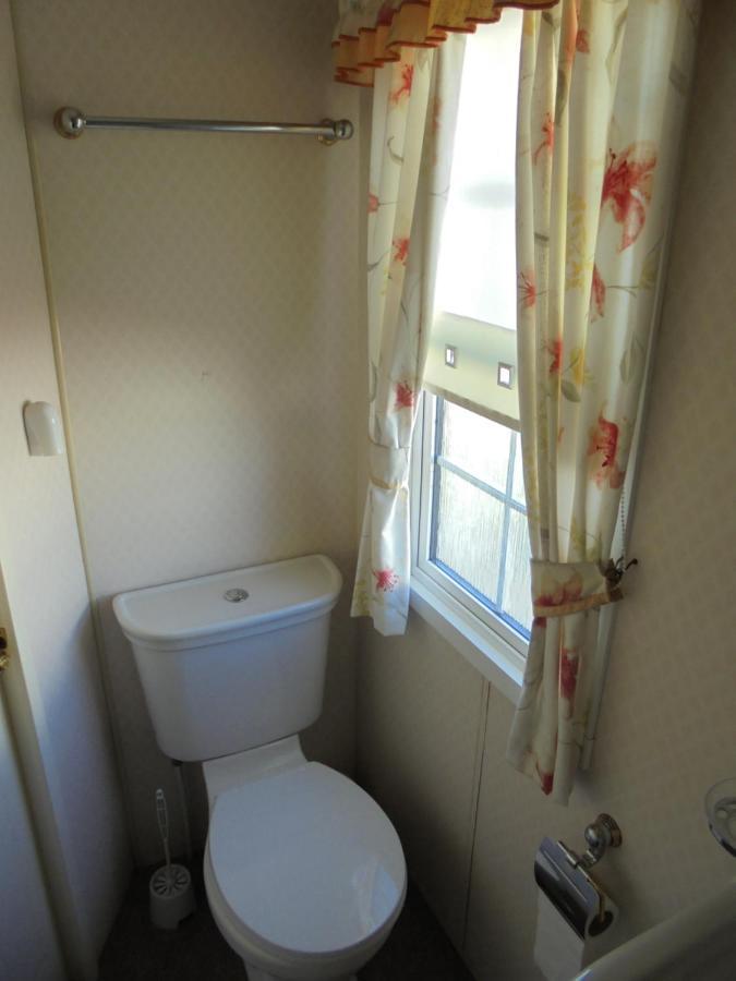 Golden Anchor : Ovation 4 Berth, Wrap Around Decking * Chapel Saint Leonards