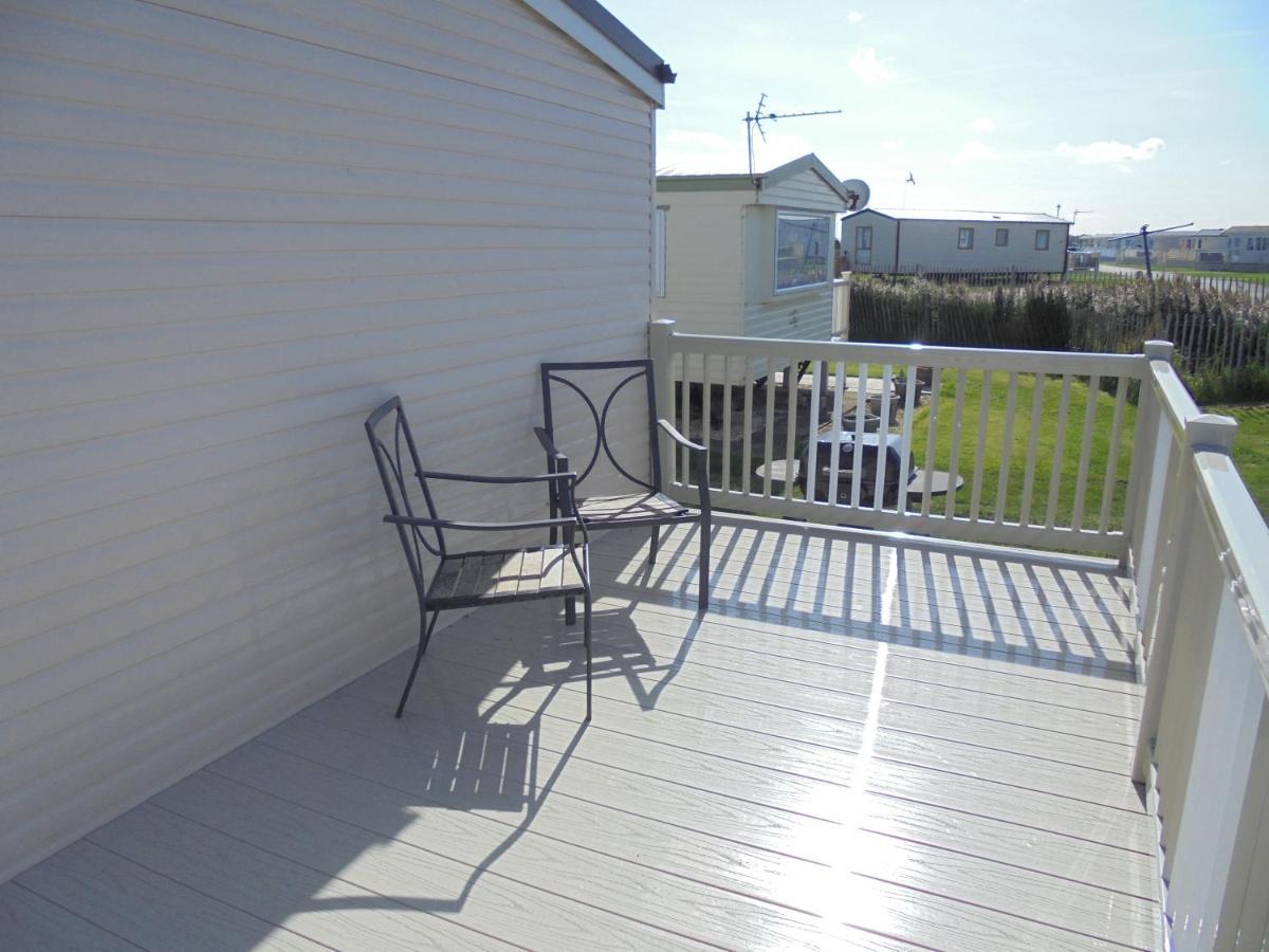 Apartment Golden Anchor : Ovation 4 Berth, Wrap Around Decking Chapel Saint Leonards