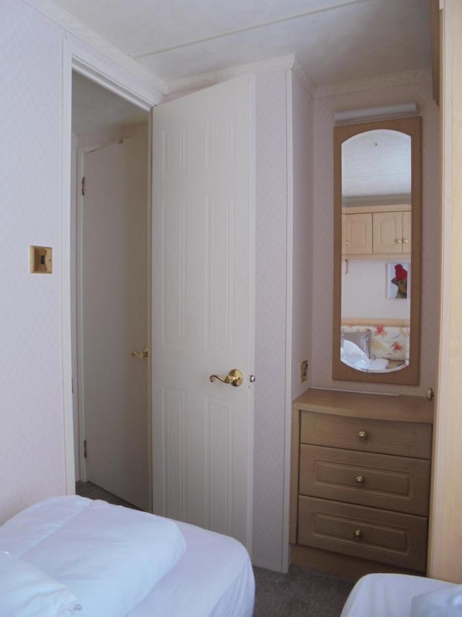 Golden Anchor : Ovation 4 Berth, Wrap Around Decking Apartment Chapel Saint Leonards